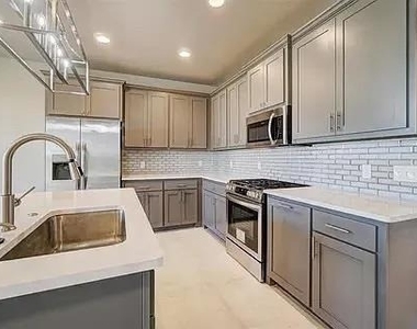 620 Abadan Drive - Photo Thumbnail 12