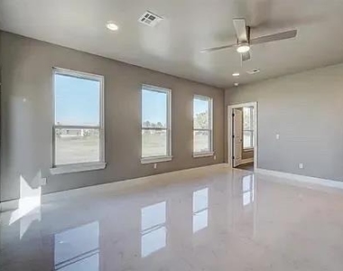620 Abadan Drive - Photo Thumbnail 7