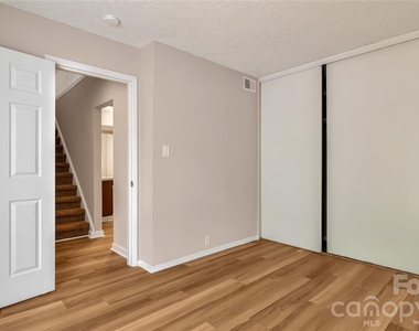 6927 Stonington Lane - Photo Thumbnail 9