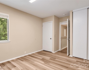 6927 Stonington Lane - Photo Thumbnail 17