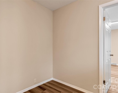 6927 Stonington Lane - Photo Thumbnail 15