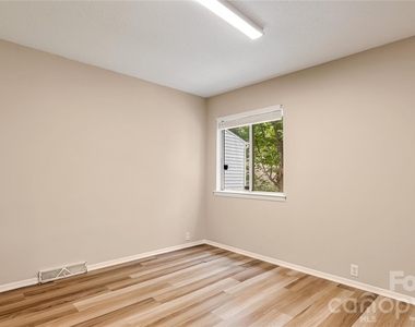 6927 Stonington Lane - Photo Thumbnail 16