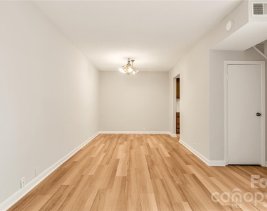 6927 Stonington Lane - Photo Thumbnail 7
