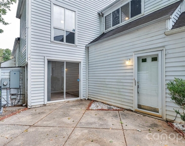 6927 Stonington Lane - Photo Thumbnail 23