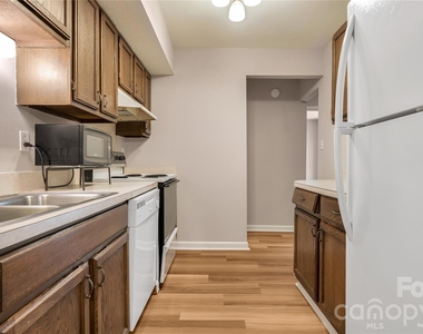 6927 Stonington Lane - Photo Thumbnail 3