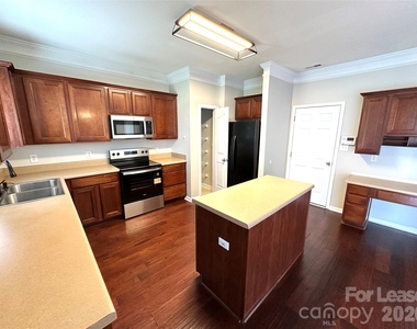 8227 Belmont Stables Drive - Photo Thumbnail 11