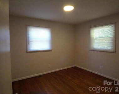 130 31st Avenue Nw - Photo Thumbnail 6