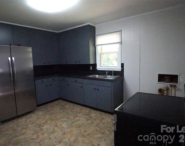 130 31st Avenue Nw - Photo Thumbnail 3