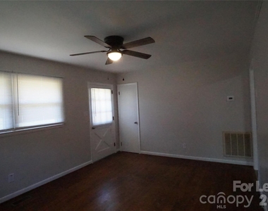 130 31st Avenue Nw - Photo Thumbnail 2