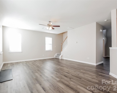 10202 Hawkeye Drive - Photo Thumbnail 4
