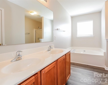 10202 Hawkeye Drive - Photo Thumbnail 12