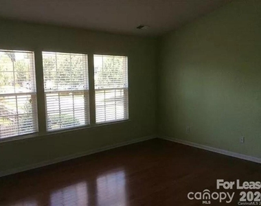 9204 Bellegarde Drive - Photo Thumbnail 10