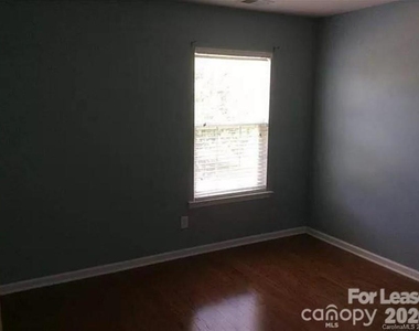 9204 Bellegarde Drive - Photo Thumbnail 17