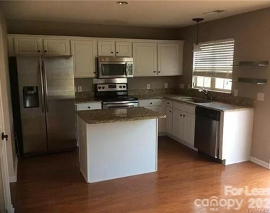 9204 Bellegarde Drive - Photo Thumbnail 4