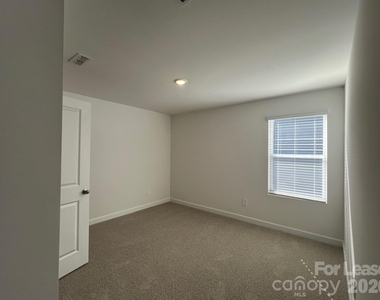 1548 31st Street Ne - Photo Thumbnail 8