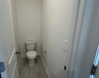 1548 31st Street Ne - Photo Thumbnail 6