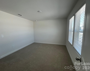 1548 31st Street Ne - Photo Thumbnail 11