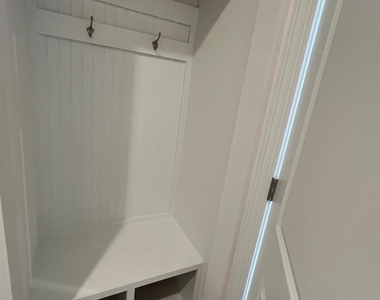 1548 31st Street Ne - Photo Thumbnail 3