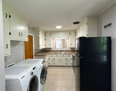 932 Hickory Nut Street - Photo Thumbnail 7