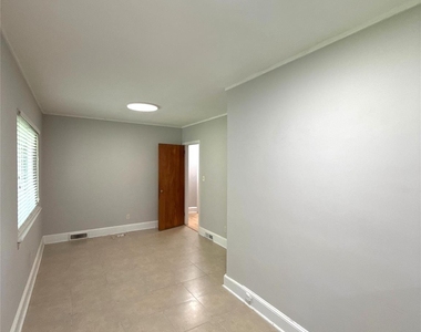 932 Hickory Nut Street - Photo Thumbnail 10