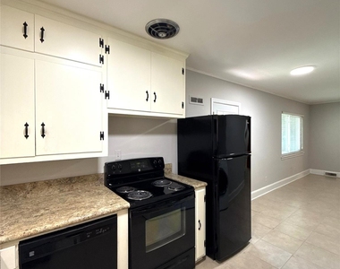 932 Hickory Nut Street - Photo Thumbnail 8