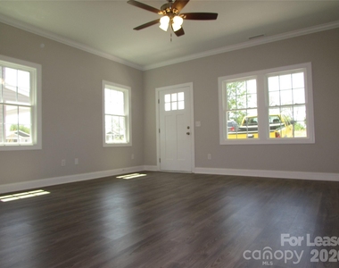 1094 20th Street Ne - Photo Thumbnail 1