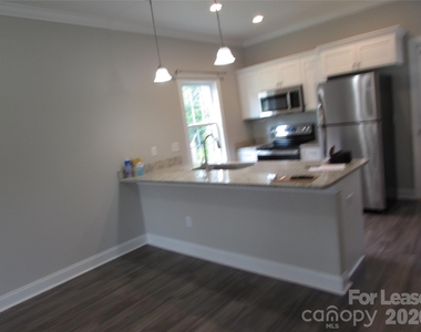 1094 20th Street Ne - Photo Thumbnail 2