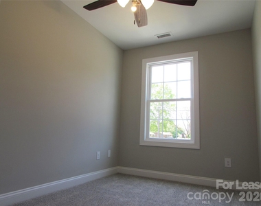 1094 20th Street Ne - Photo Thumbnail 9