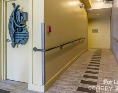2125 Southend Drive - Photo Thumbnail 3