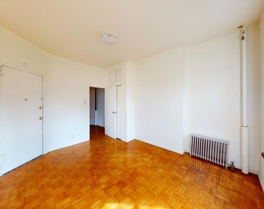 323A East 89th Street - Photo Thumbnail 4