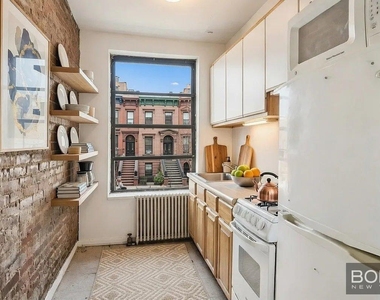 323A East 89th Street - Photo Thumbnail 2