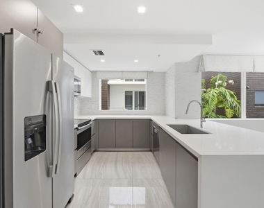 714 Ne 14th Avenue - Photo Thumbnail 6