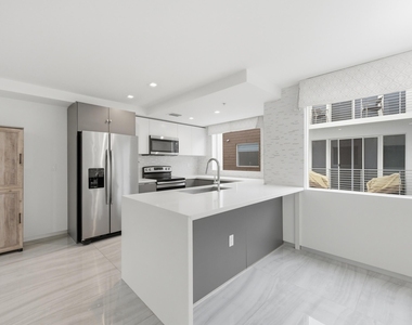714 Ne 14th Avenue - Photo Thumbnail 7
