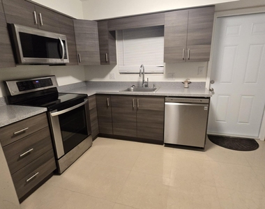 1231 Sw 61st Terrace - Photo Thumbnail 3