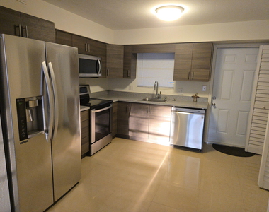 1231 Sw 61st Terrace - Photo Thumbnail 2