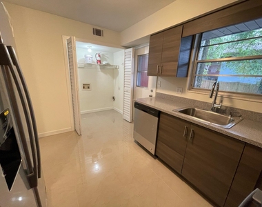 1231 Sw 61st Terrace - Photo Thumbnail 4