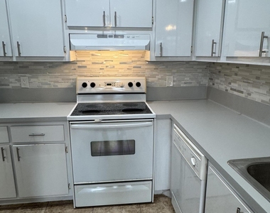 1100 Boxwood Drive - Photo Thumbnail 5