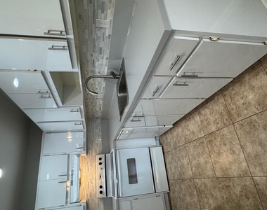 1100 Boxwood Drive - Photo Thumbnail 8