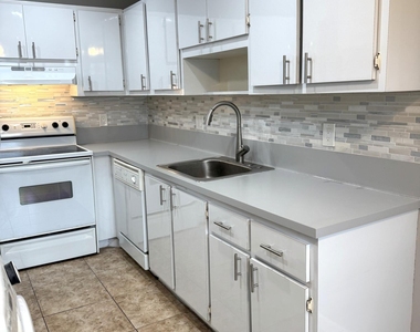 1100 Boxwood Drive - Photo Thumbnail 20