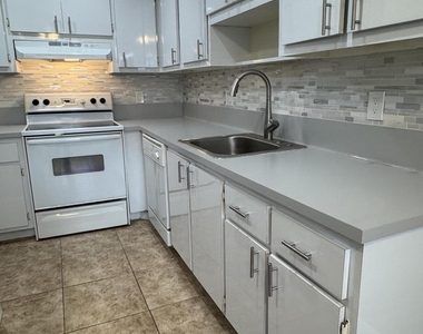1100 Boxwood Drive - Photo Thumbnail 7