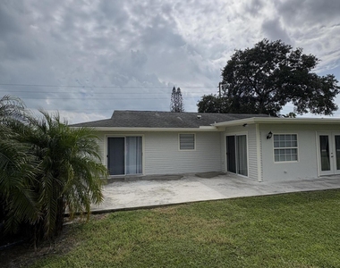 285 Ne Floresta Drive - Photo Thumbnail 2