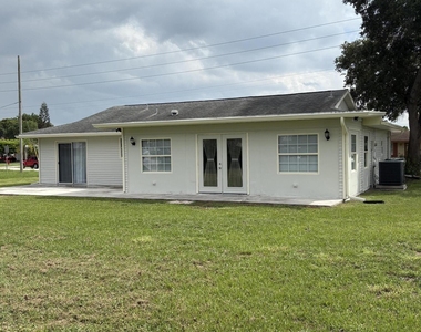 285 Ne Floresta Drive - Photo Thumbnail 3