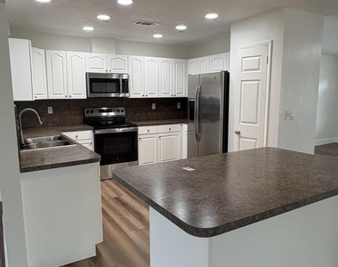 285 Ne Floresta Drive - Photo Thumbnail 7