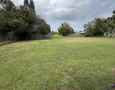 285 Ne Floresta Drive - Photo Thumbnail 4