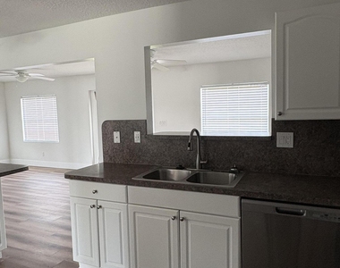 285 Ne Floresta Drive - Photo Thumbnail 10