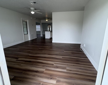 285 Ne Floresta Drive - Photo Thumbnail 5