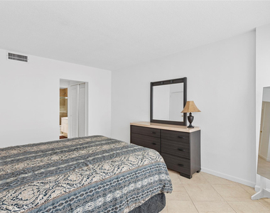 3800 Galt Ocean Drive - Photo Thumbnail 16