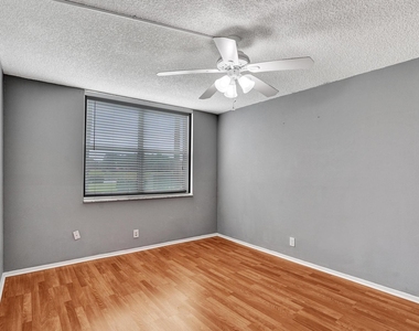 9460 Poinciana Place - Photo Thumbnail 11