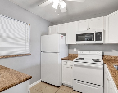 9460 Poinciana Place - Photo Thumbnail 4