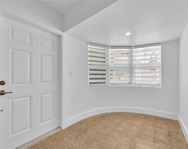 5122 Ne 19th Avenue - Photo Thumbnail 2